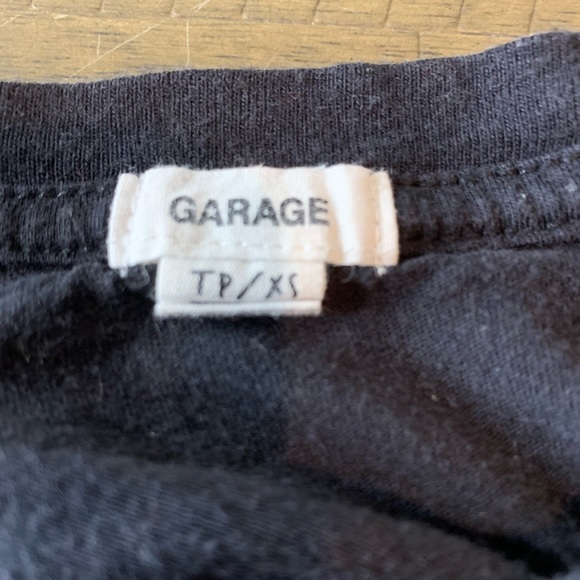 Short sleeve top! A tiny bit cropped - Picture 4 of 4